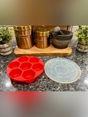 Instant Pot Silicone Freezer Tray with Lid 7-Portion Meal Prep Mold Red